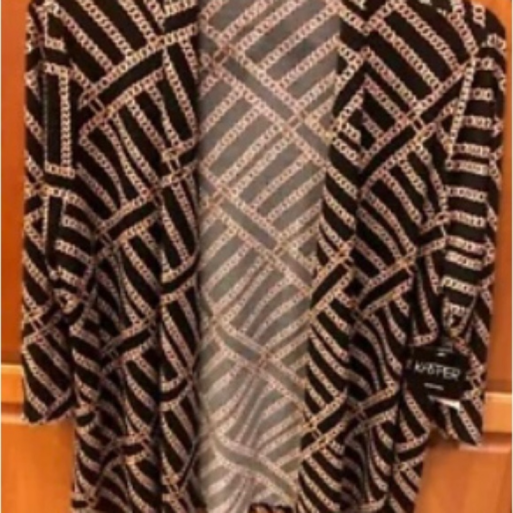 Kasper 2 pc Cardigan and shell. Sz 1X but could fit a 2X.